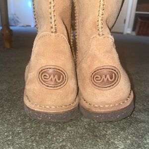 Super cute boots for winter! I believe they are emu Australia but I am not 100%